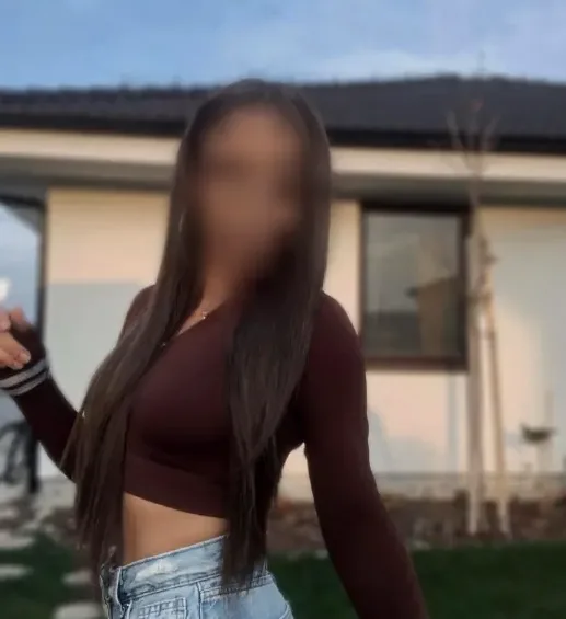 Alina, 32