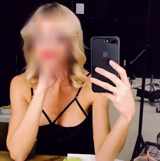 Chiara, 32