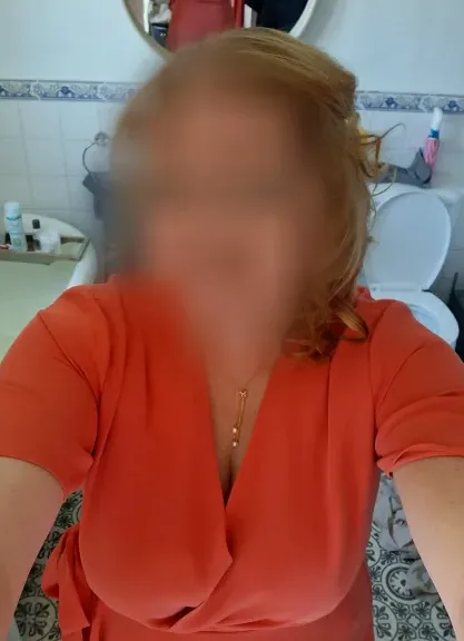Claudia, 38