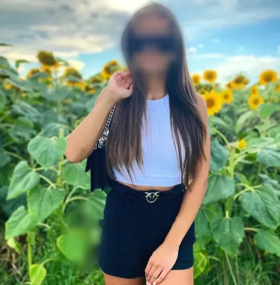 Ingrid, 25