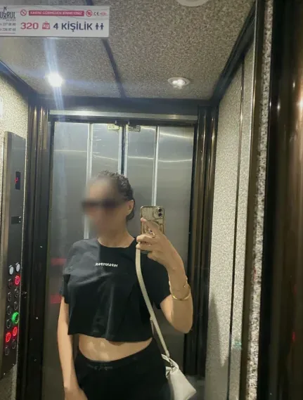 Ivona, 33