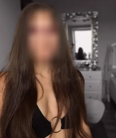 Karin, 28