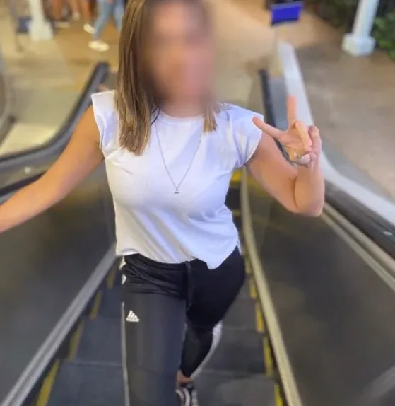 Lara, 36