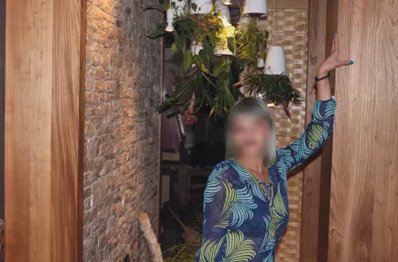 Martina, 28