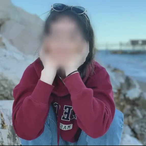 Mirela, 32