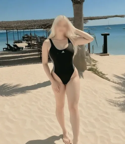 Nadine, 22