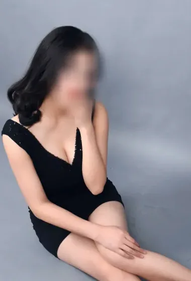 Nina, 30