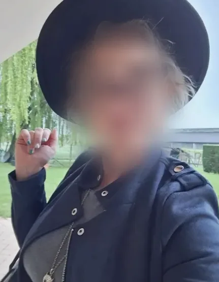 Sabine, 33