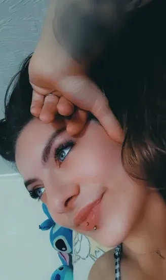 Vanessa, 24